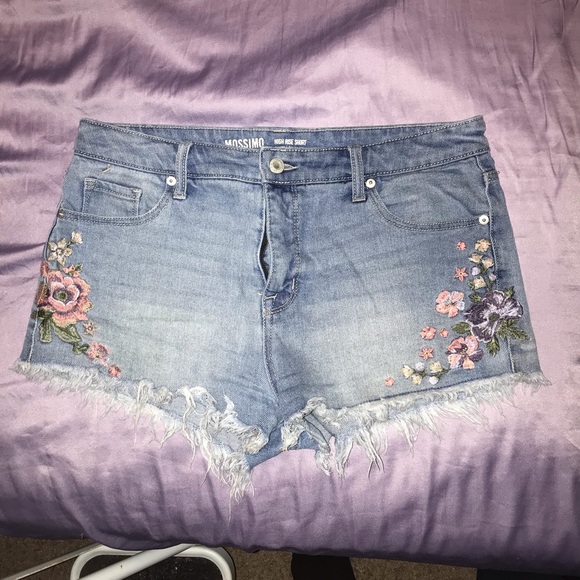 Floral Denim Shorts - Picture 1 of 3